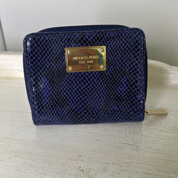 Michael Kors Blue Snakeskin EmbossedTextured Wallet with Gold Hardware - Picture 1 of 9